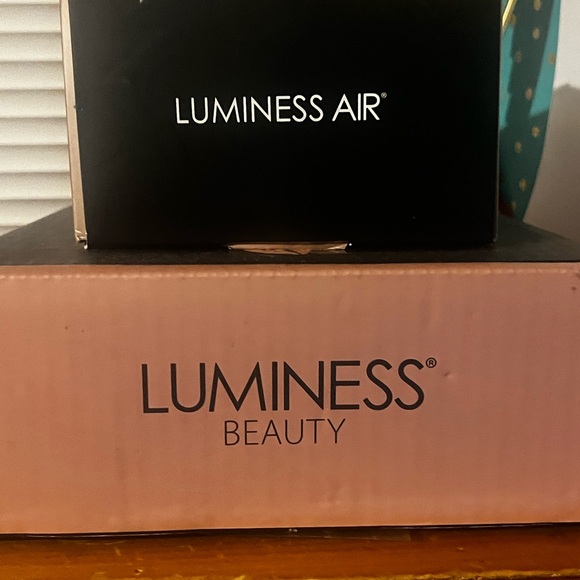 Luminess Beauty Air Kit in Black and Pink